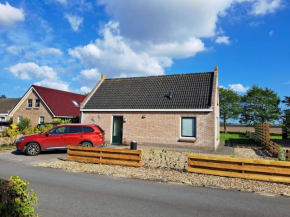 Гостиница Nice house with a dishwasher, near the Wadden Sea  Тзуммарум